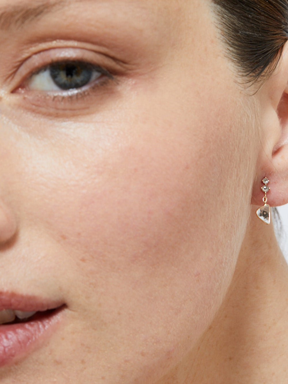 GREY DIAMOND EARRING