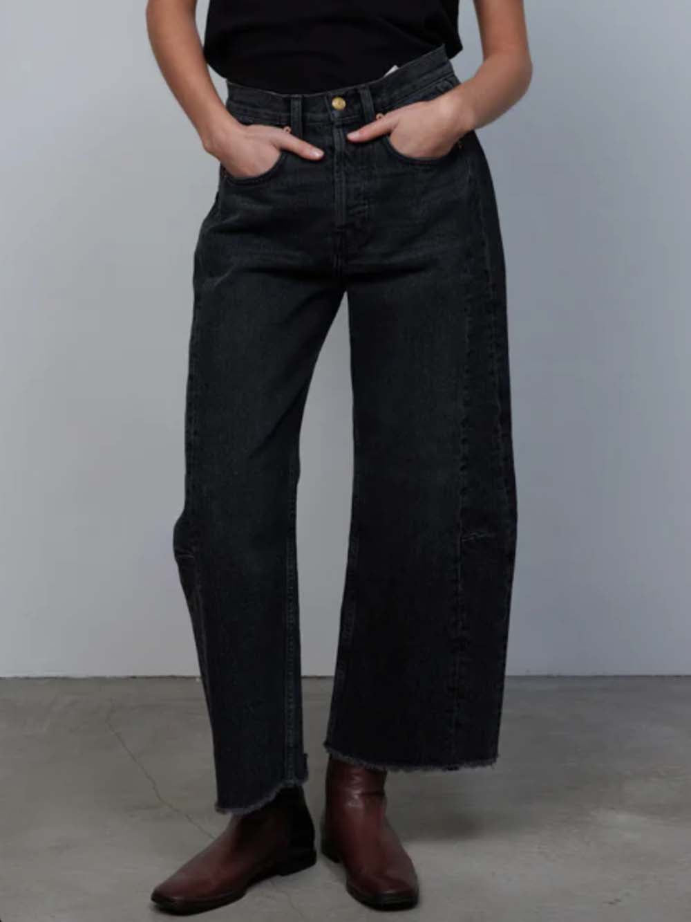 STILL BLACK LASSO JEANS