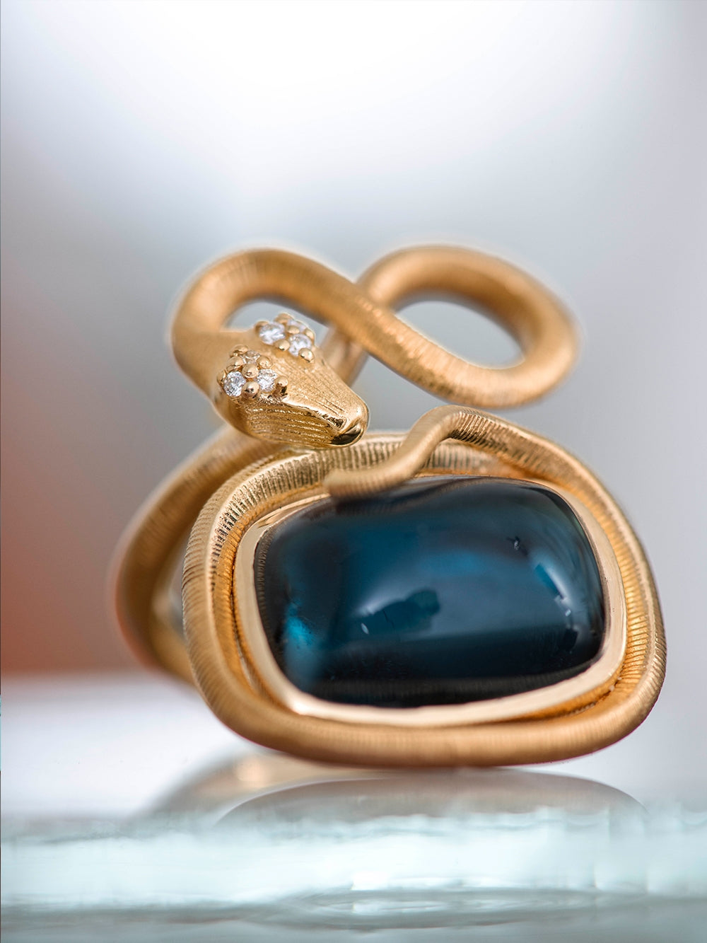 SNAKE RING BLUE TOPAZE